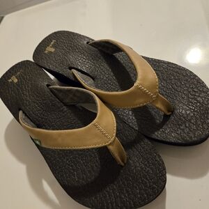 Size 7 Sanuk sandals